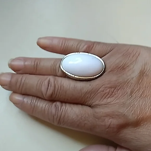 Vintage Oval-Shaped White Ring - Picture 1 of 6